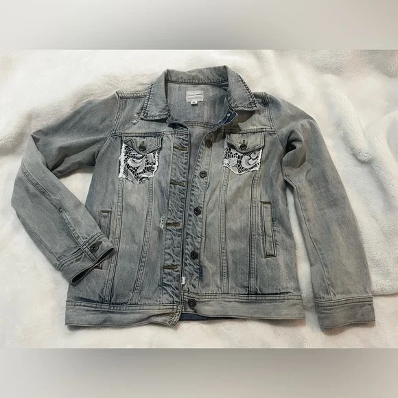 🎀Hand Painted Denim Jacket with Goose Design - Picture 4 of 7
